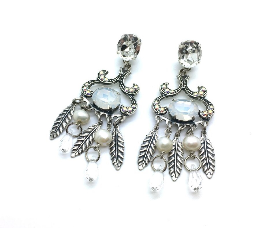 E-1185-001-SP2 (2) Mariana Earrings White Oval & Pearl Color Swarovsky Crystal On A Clear Day Inspiration Coll. - Image 1