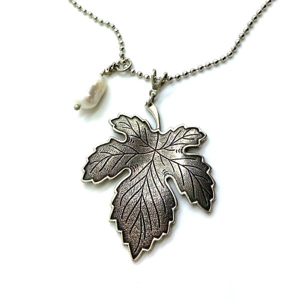 Mariana Necklace Pendant Silver Plated Maple Leaf & Pearl Mineral My Treasures Coll.