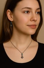 Necklace Pendant By Mariana Woman Charming Emerald and Topaz Swarovski Crystals - Image 3