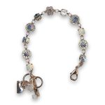 Bracelet by Mariana Woman Dainty White Shell Mineral and Vitral Swarovski Crystals