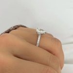 Lab-Created Diamond Ring, 1.50 Carat Pear Shape D/VS1 in 14k Gold (IGI Certified) - Image 4