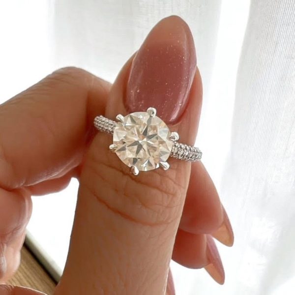 Lab-Created Diamond Ring, 3 Carat Round Cut - E/VS1 Quality in 14K Gold (IGI Certified)